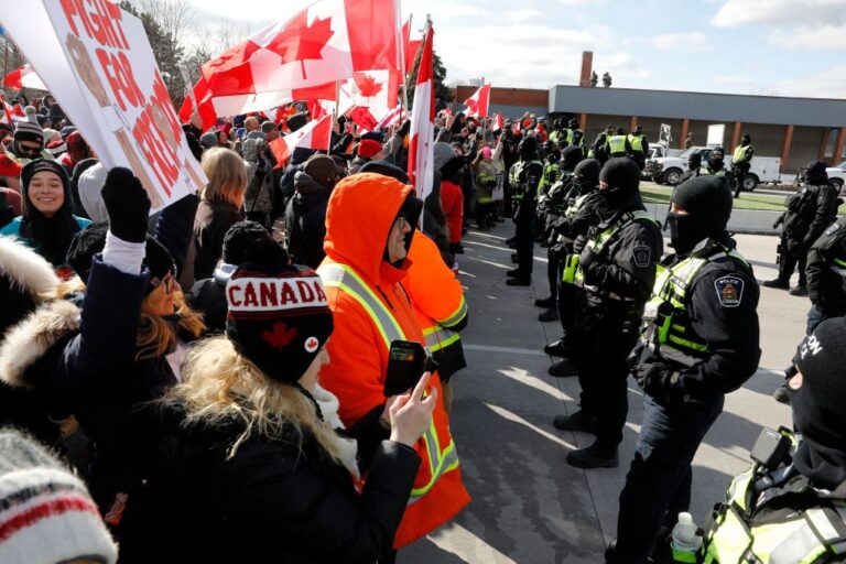 Camioneros Canadá Convoy de la Libertad