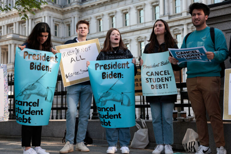 Biden deuda estudiantil