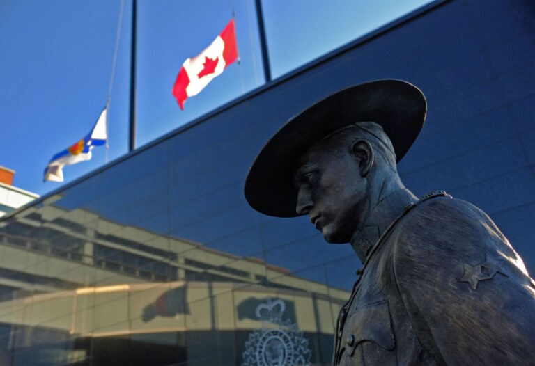 policía Canadá armas